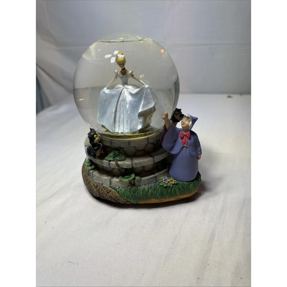 Collectible Disney Cinderella Snow Globe Bibbidi Bobbidi Boo Spinning Musical